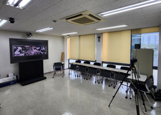 The user test room, with TV displaying the Guernica